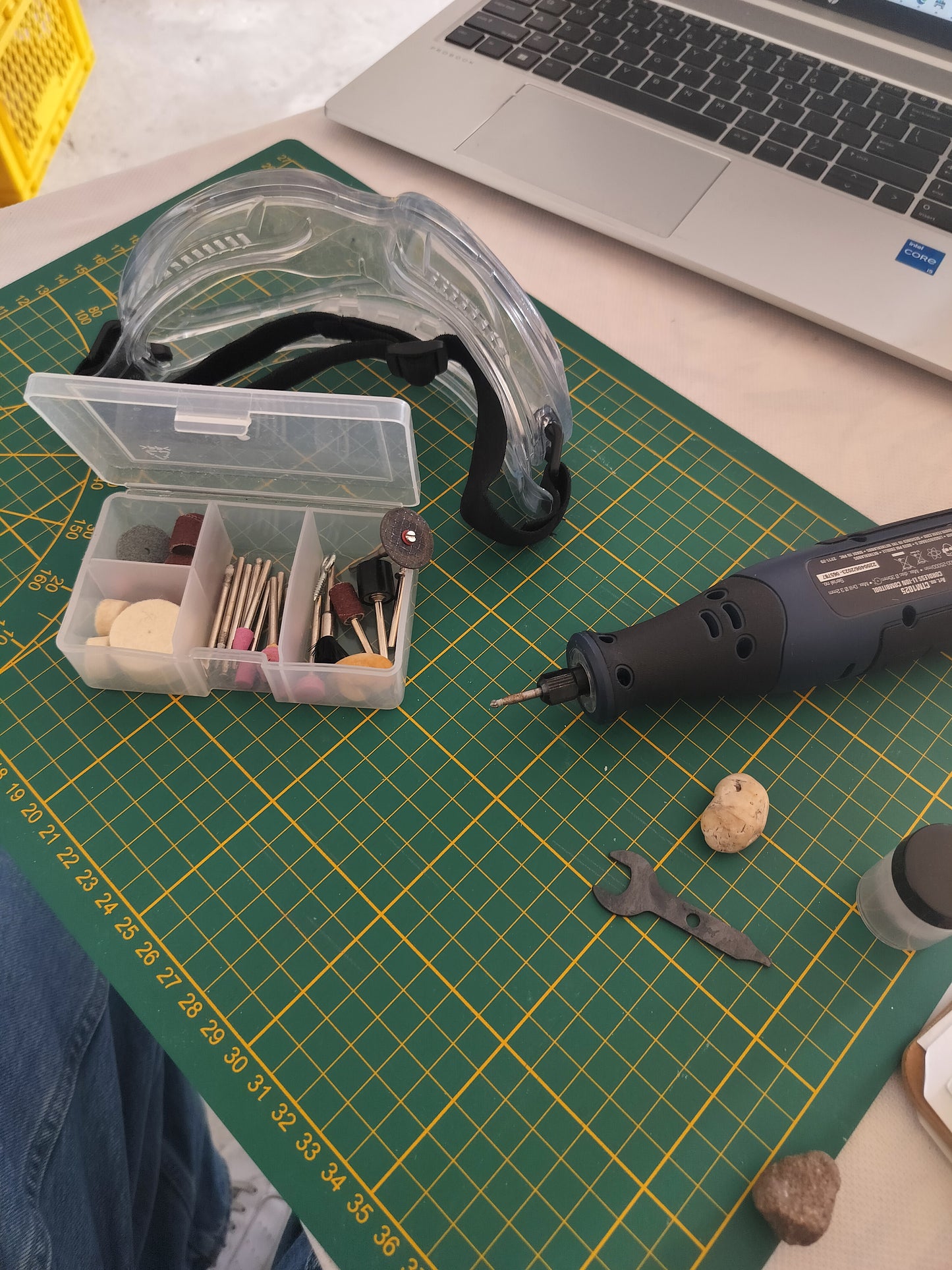 Een Tegenhanger - Contra-spirituele steen